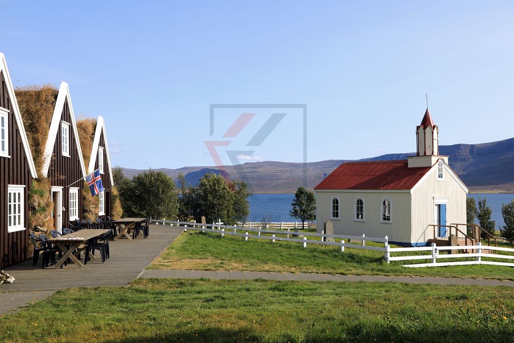 Hrafnseyri Cafe und Kirche in den Westfjorden auf Island