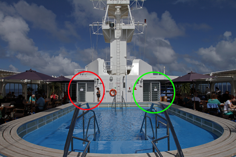 Poolbereich mit Dusche und Umkleideraum MS HAMBURG