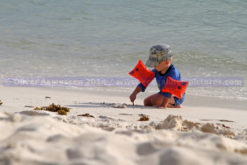 Plantours Kreuzfahrten Crew am Strand in La Digue Plantours Kreuzfahrten Crew am Strand in La Digue