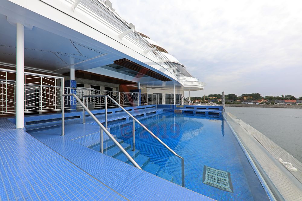 Infinity Pool Seven Seas Explorer