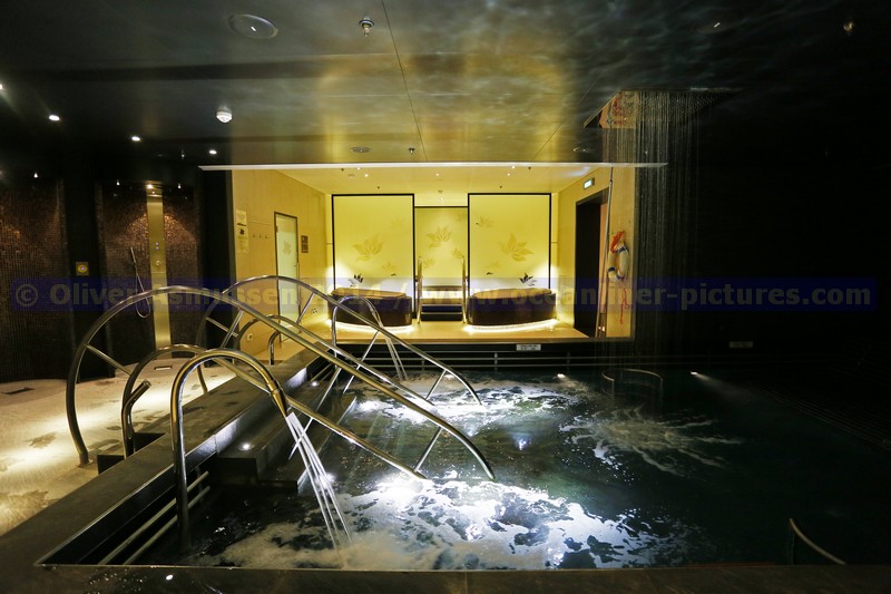 Innenpool im Lotus Spa der Royal Princess