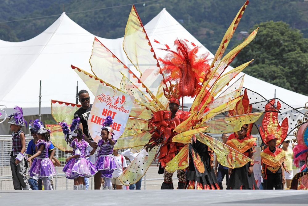 Juniorparade Karneval Trinidad von Tribüne Juniorparade Karneval Trinidad von Tribüne