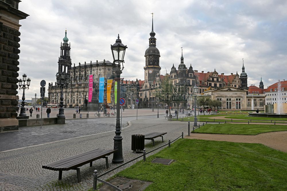 Katholische Hofkirche, Theaterplatz und Residenzschloss Dresden Katholische Hofkirche, Theaterplatz und Residenzschloss Dresden
