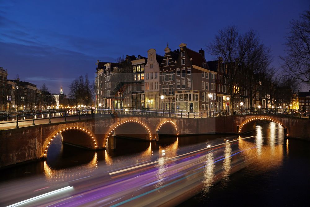 Keizersgracht und Leidsegracht in Amsterdam bei Nacht