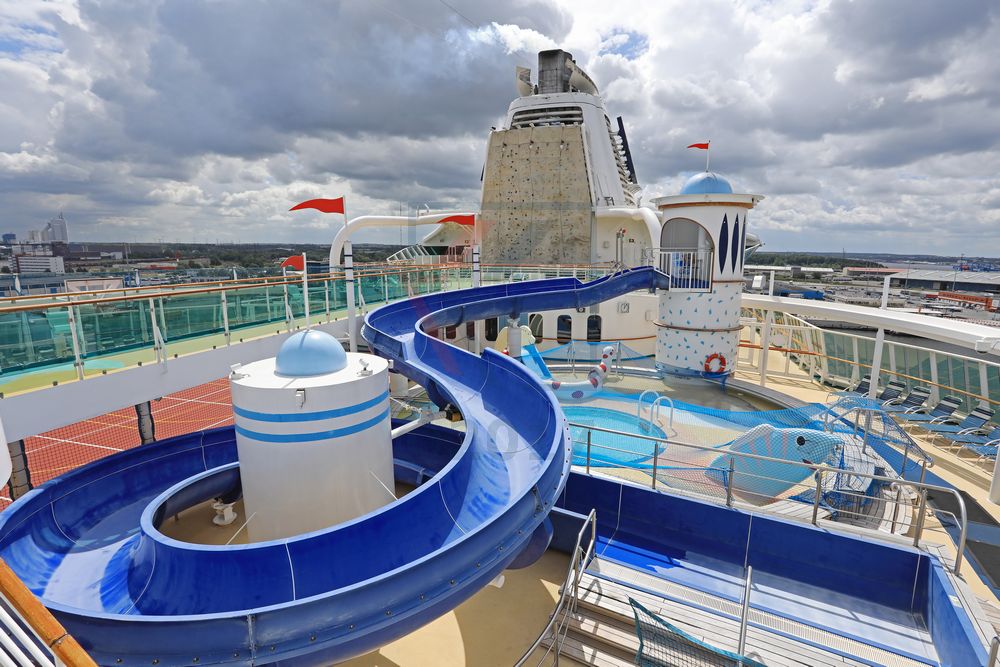 Kids Pool Wasserrutsche und Kletterwand Serenade of the Seas