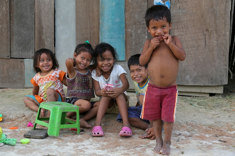 Kinder auf Strasse in Pevas in Peru am 07.01.2015 Kinder auf Strasse in Pevas in Peru am 07.01.2015