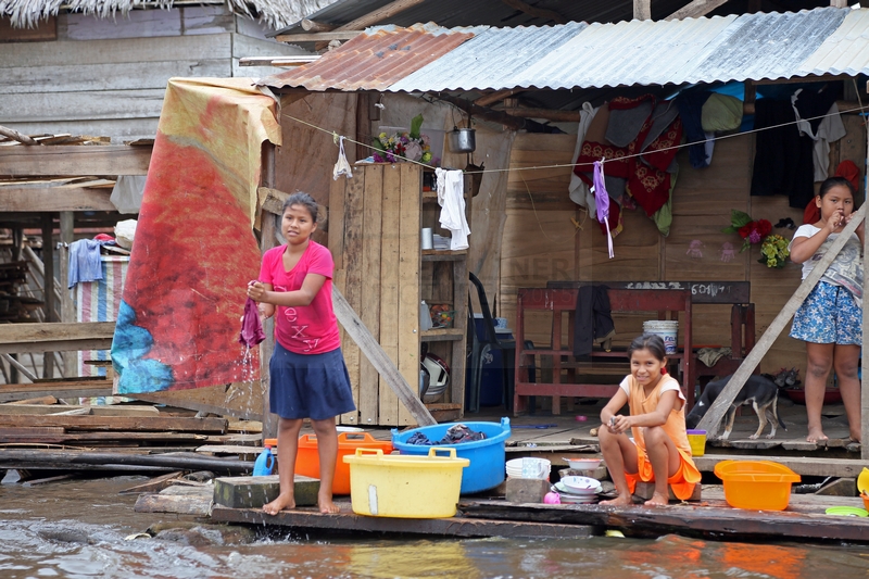 Kinder im Stadtteil Belen in Iquitos in Peru am 08.01.2015 Kinder im Stadtteil Belen in Iquitos in Peru am 08.01.2015