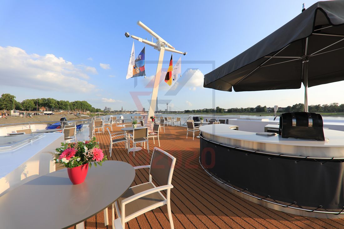 Lady Diletta Sonnendeck Bar