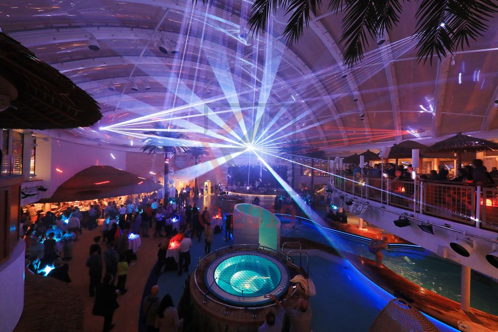 Lasershow im Beach Club AIDAnova Lasershow im Beach Club AIDAnova