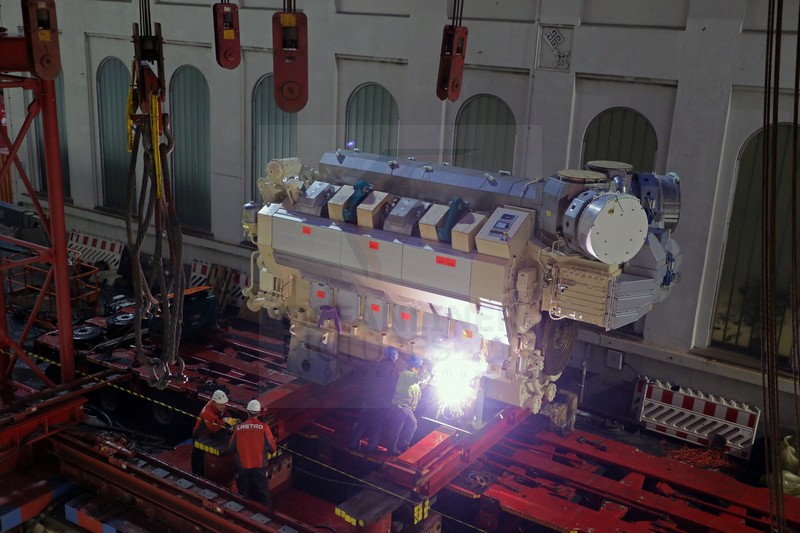 Lastro Hubgeruest und neuer Wartsila 12V32 Motor MS Artania 22.10.2014 Lastro Hubgeruest und neuer Wartsila 12V32 Motor MS Artania 22.10.2014