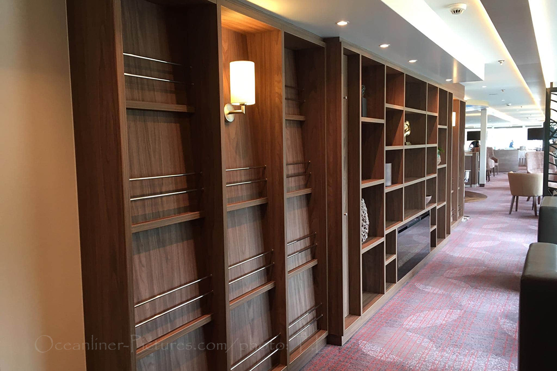 Leere Bücherei MS Andrea