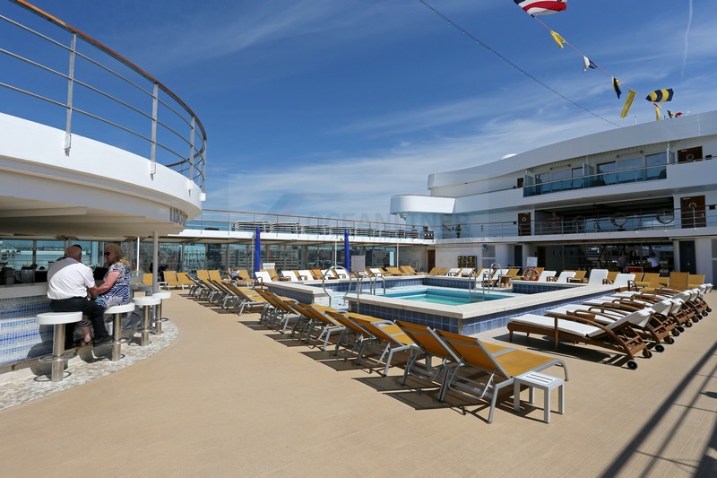 Lido Bar Saint Tropez und Pool Costa neoRomantica