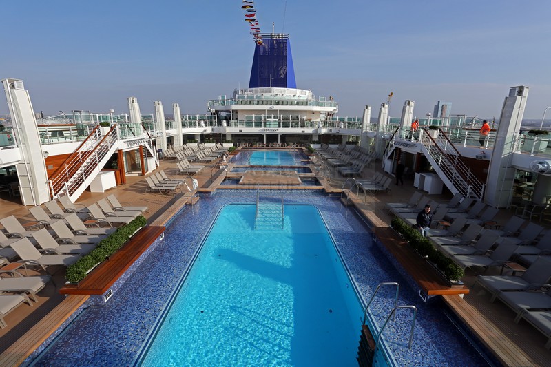 Lido und Riviera Pool MS Britannia