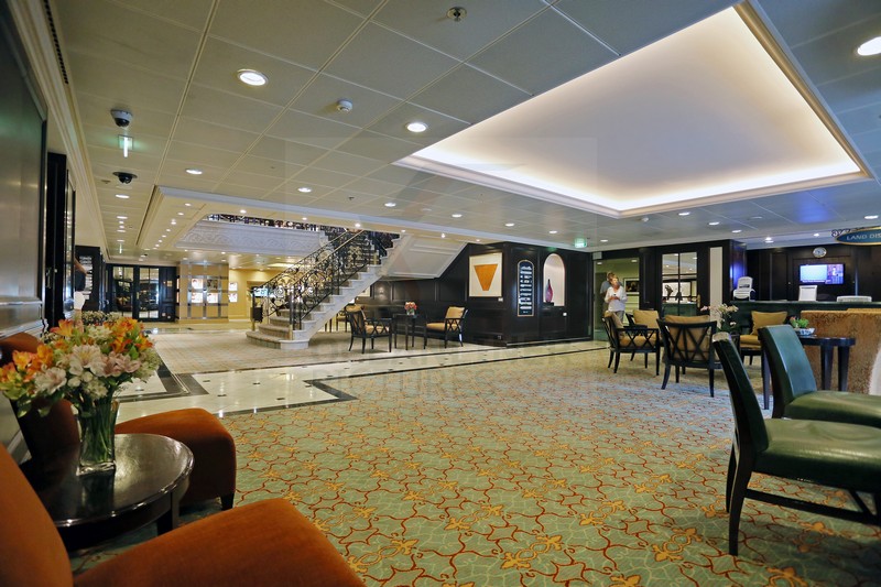 Lobby und Rezeption Azamara Journey Lobby und Rezeption Azamara Journey