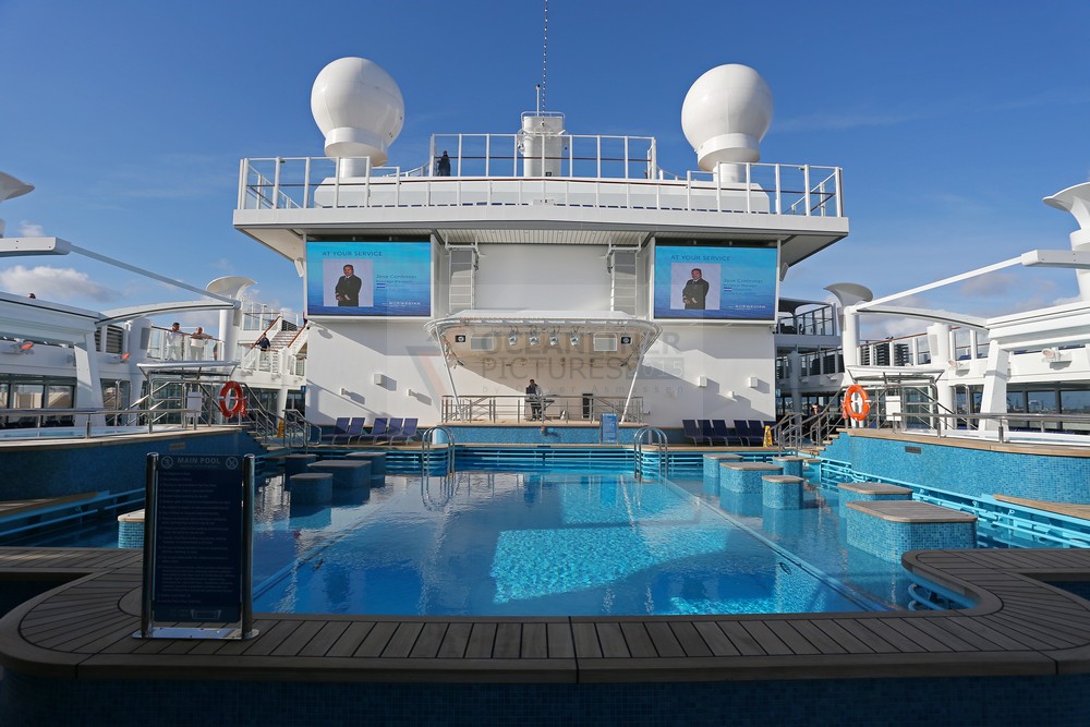 Main Pool Norwegian Escape