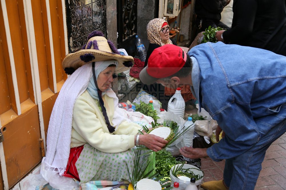 Marktfrau in der Medina von Tanger Marktfrau in der Medina von Tanger