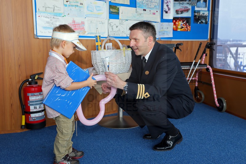 Maus-Fan auf der Bruecke der Color Magic