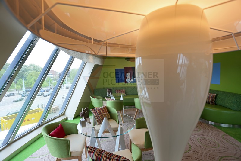 Mein Schiff 4 Café Lounge mit Seeblick