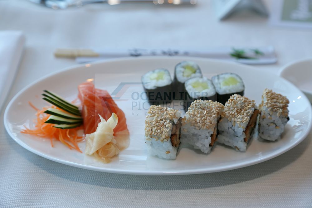 Mein Schiff 5 Hanami Restaurant by Tim Raue Vorspeise gemischte Sushi-Platte