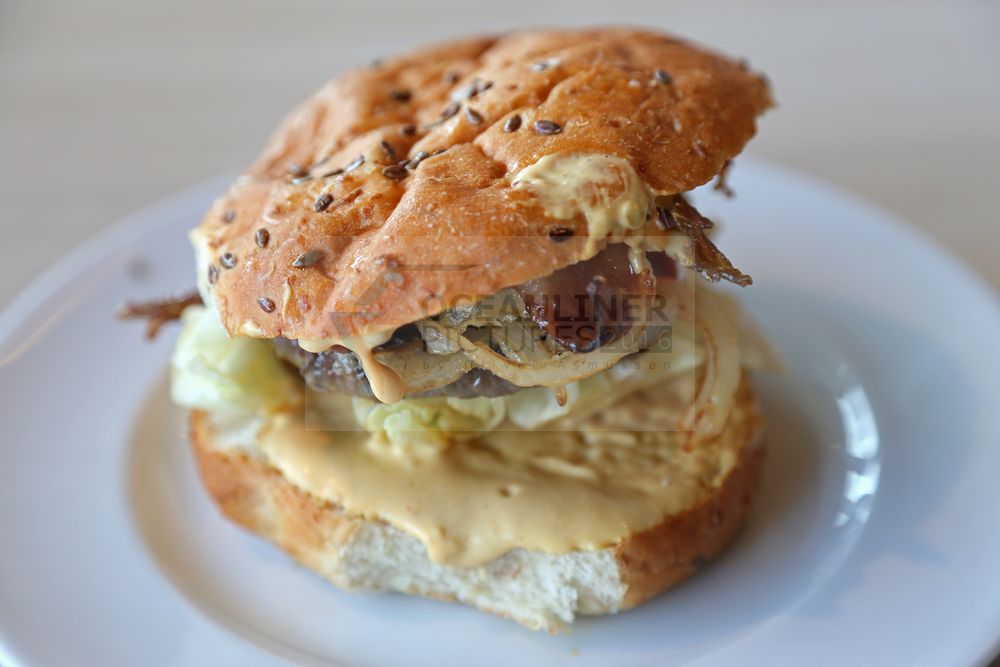 Mein Schiff 5 Hellfire Burger Tag und Nacht Bistro