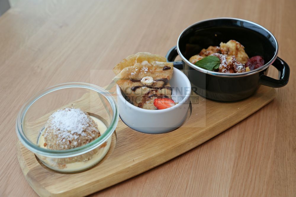 Mein Schiff 5 Kaiserschmarrn, Marillenknödel und Esterhazy-Palatschinken als Dessert im Schmankerl