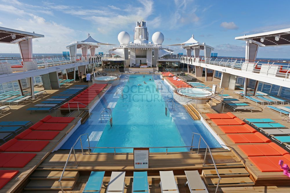 Mein Schiff 5 Sonnendeck und 25m Swimmingpool Mein Schiff 5 Sonnendeck und 25m Swimmingpool