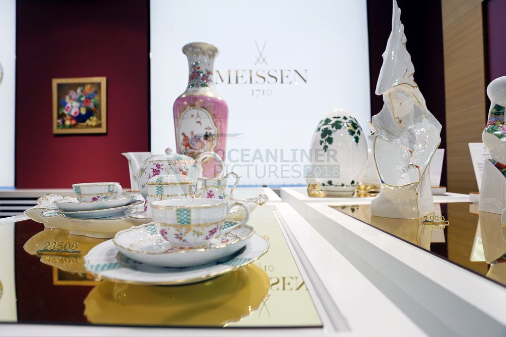 Meissener Porzellan im Shop in der Manufaktur Meissener Porzellan im Shop in der Manufaktur