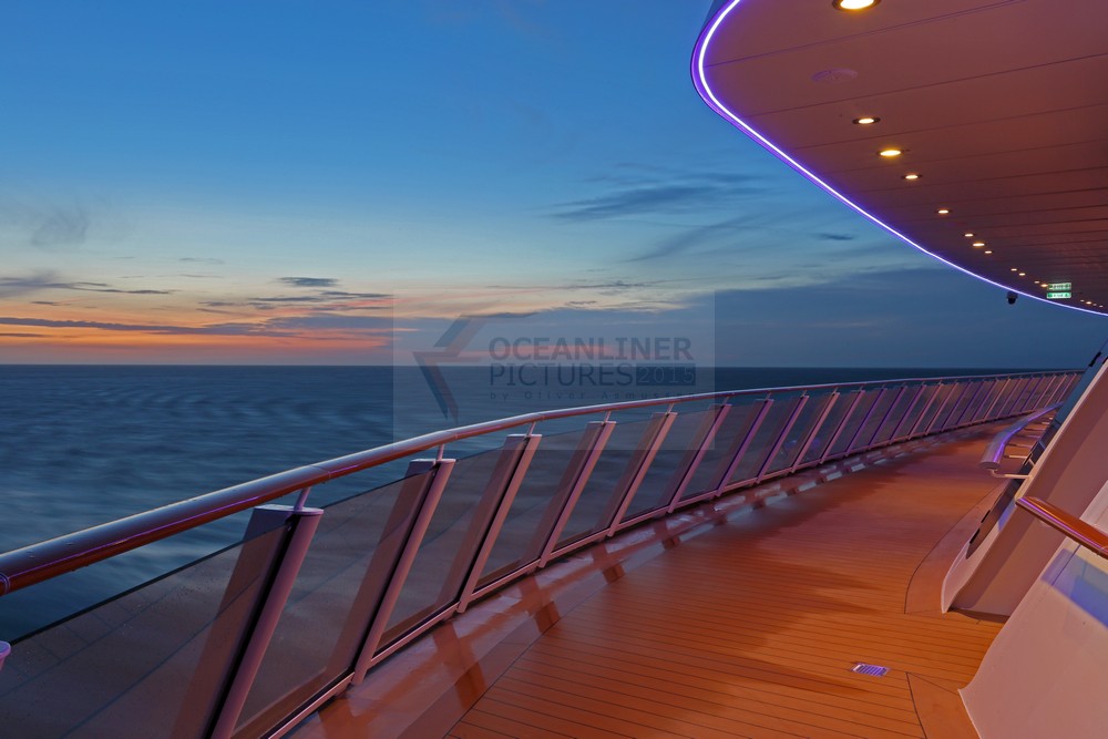 Morgendämmerung an der Waterfront der Norwegian Escape Morgendämmerung an der Waterfront der Norwegian Escape