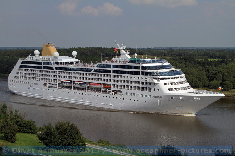 MS Adonia im Nord Ostsee Kanal