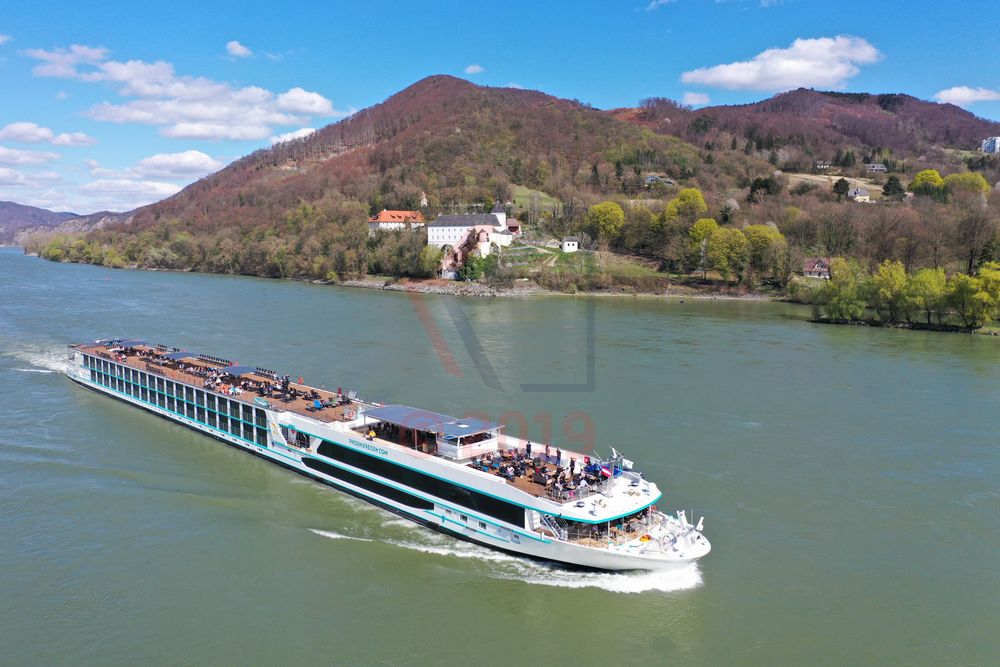 MS Adora auf der Donau unterwegs