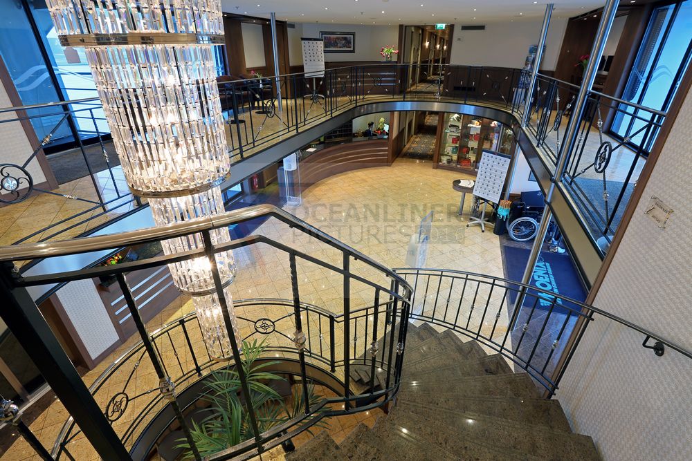 MS Alina Atrium, Foyer und Treppen MS Alina Atrium, Foyer und Treppen