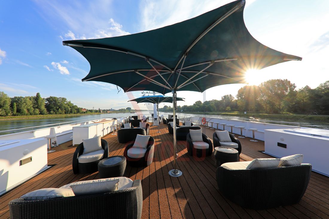 MS Andrea Loungebereich Sonnendeck morgens