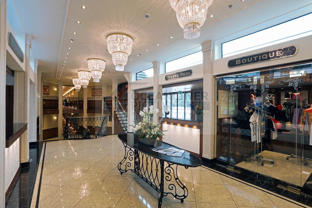 MS Anesha Foyer mit Rezeption und Phoenix Desk