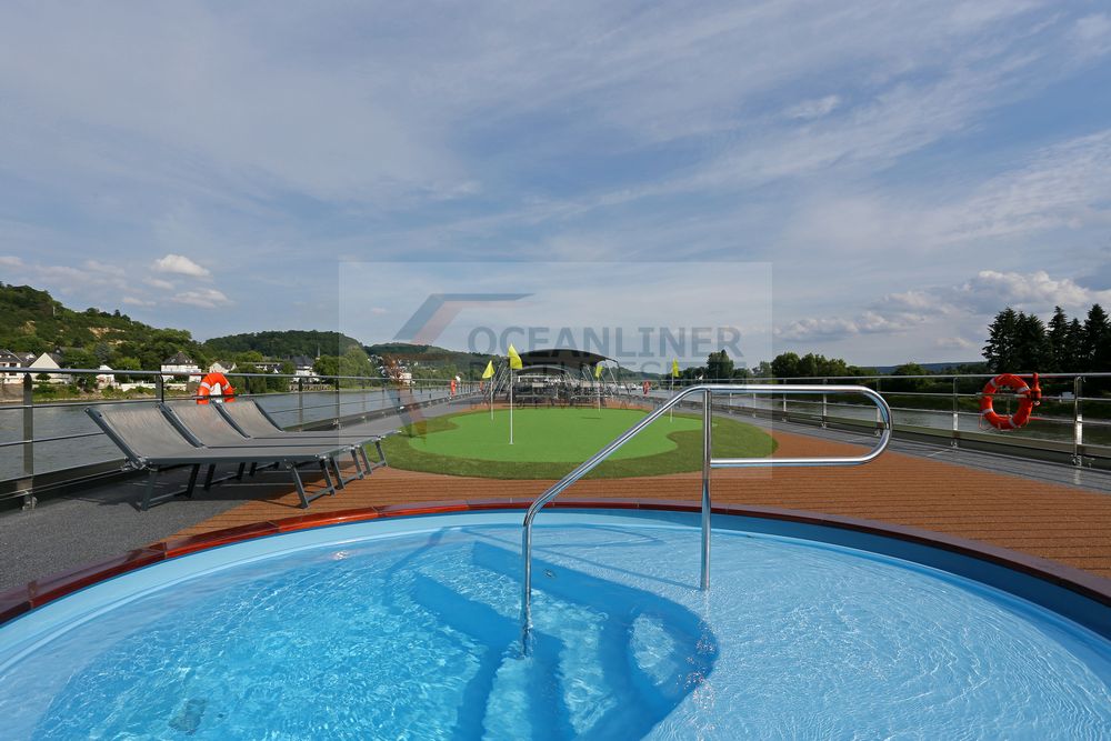 MS Anesha Pool und Minigolf