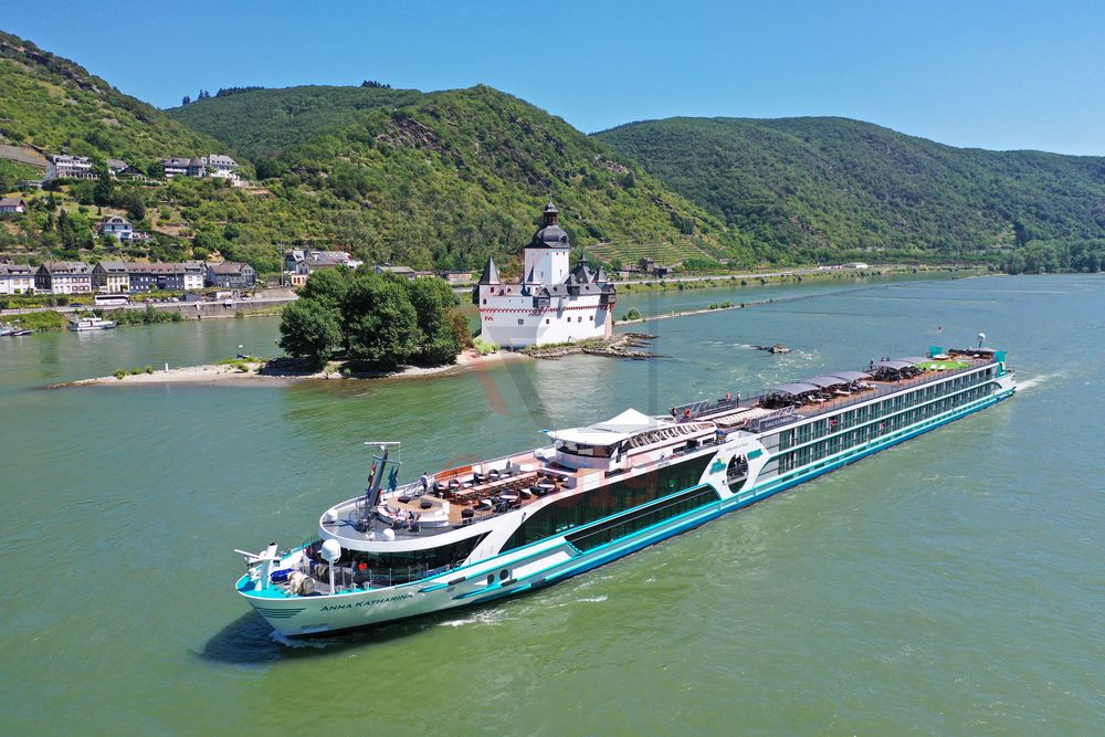 MS Anna Katharina vor Burg Pfalzgrafenstein auf dem Rhein MS Anna Katharina vor Burg Pfalzgrafenstein auf dem Rhein