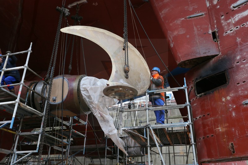 MS Artania 22.10.2014 Montage Propellerblatt MS Artania 22.10.2014 Montage Propellerblatt