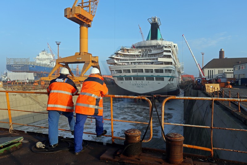 MS Artania Aufschwimmen Trockendock Lloyd Werft 06.11.2014 MS Artania Aufschwimmen Trockendock Lloyd Werft 06.11.2014