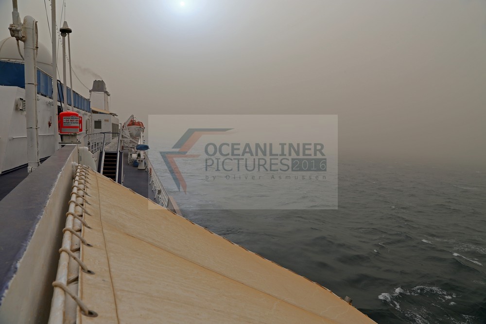 MS Berlin im Staubsturm auf dem Roten Meer