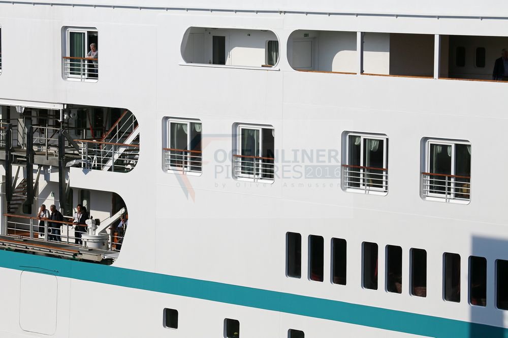 MS Deutschland seit 2016 mit französischen Balkonen auf Deck 7 und 8