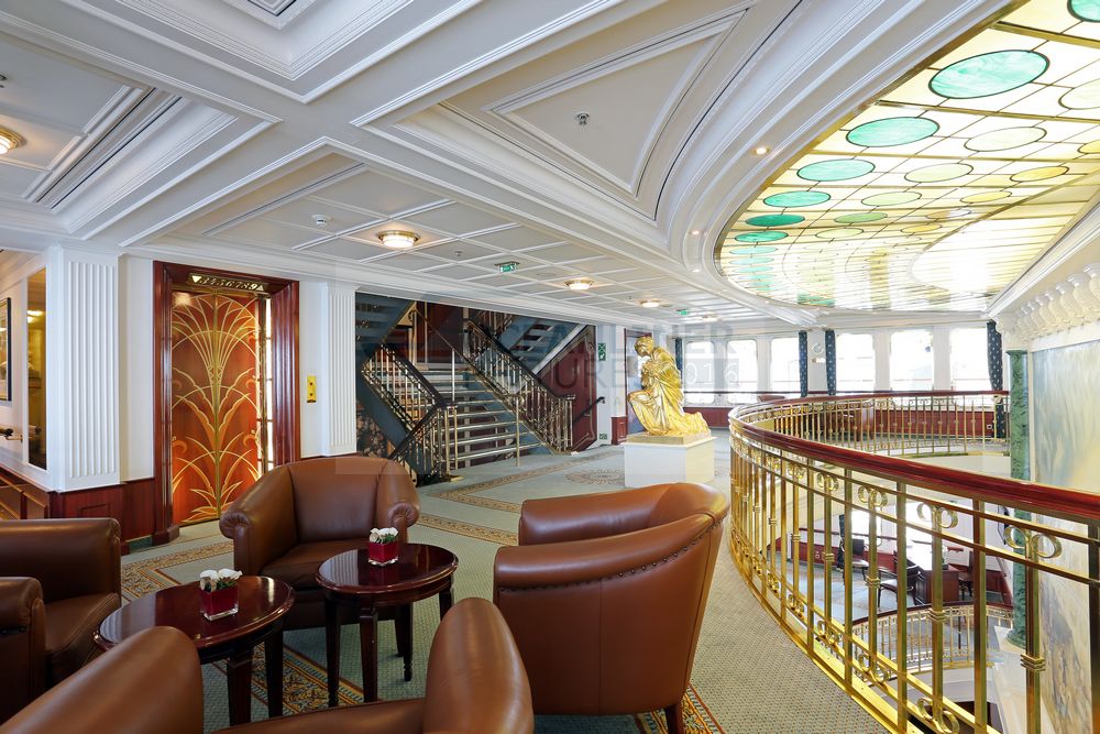 MS Deutschland Treppenhaus und Atrium Deck 7 vorne