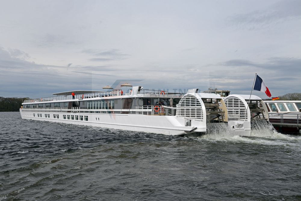 SchaufelradSchiff MS Elbe Princesse Das derzeit einzige, heckgetriebene Schaufelrad SchaufelradSchiff MS Elbe Princesse Das derzeit einzige, heckgetriebene Schaufelrad