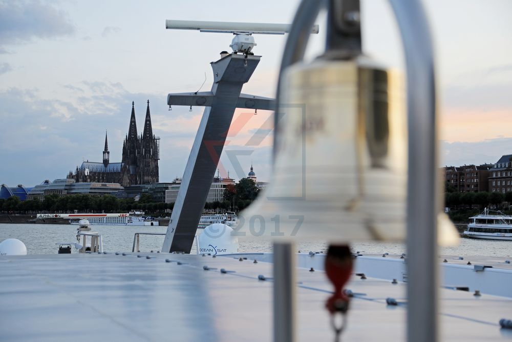 MS Elegant Lady Schiffglocke und Kölner Dom MS Elegant Lady Schiffglocke und Kölner Dom