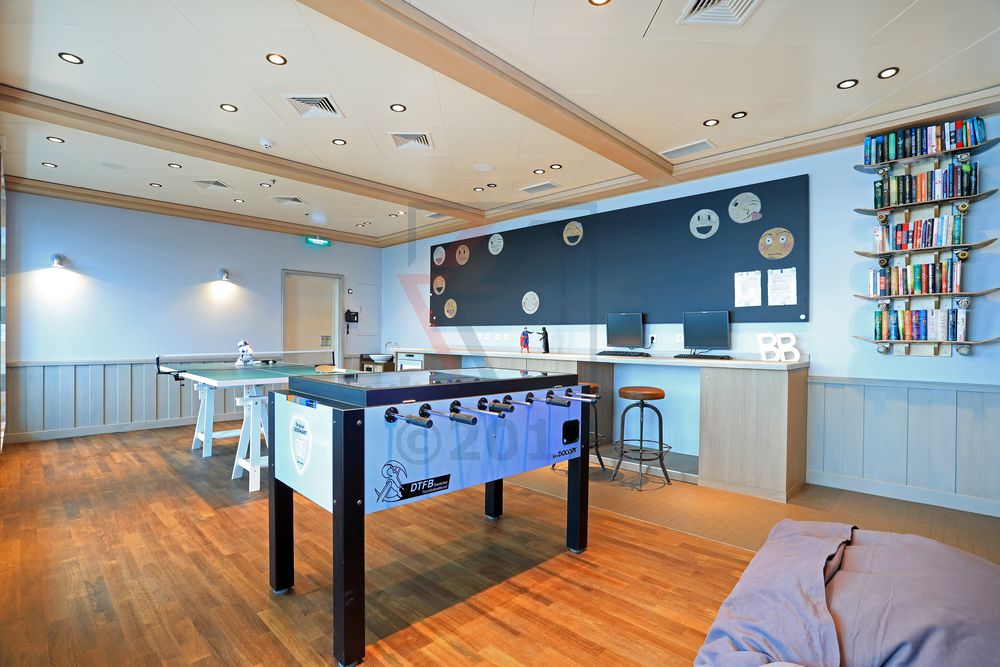 MS Europa 2 Teens Club