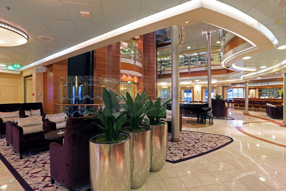 MS Europa Atrium Foyer und Piano Bar