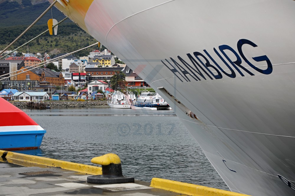 MS Hamburg im Hafen von Ushuaia