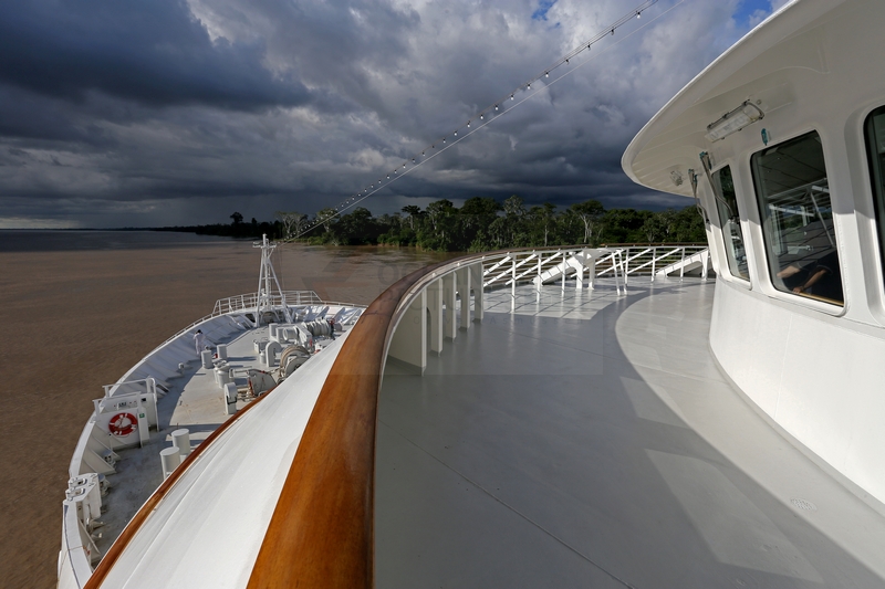MS Hamburg im Regenwald des Amazonas 06.01.2015 MS Hamburg im Regenwald des Amazonas 06.01.2015