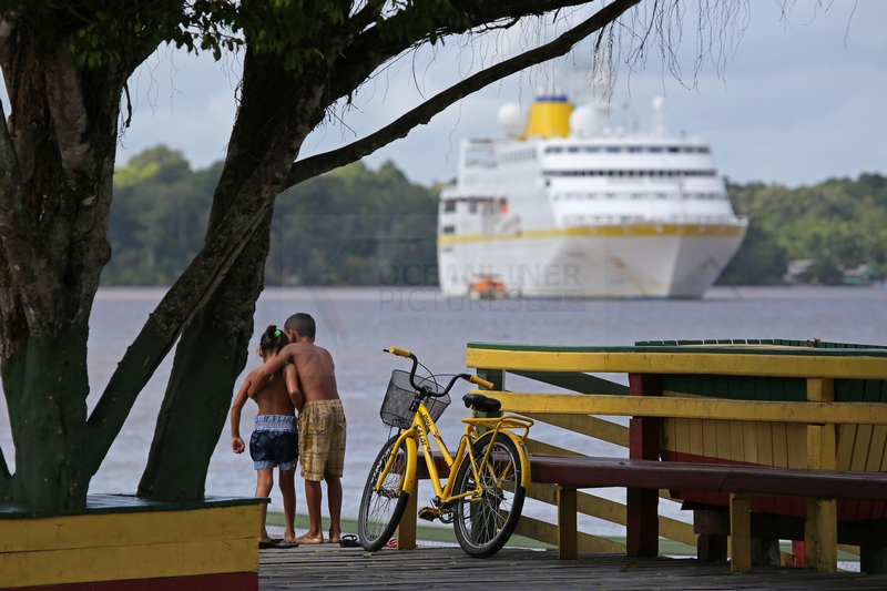 MS Hamburg in Afua am Amazonas-Delta am 17.01.2015 MS Hamburg in Afua am Amazonas-Delta am 17.01.2015
