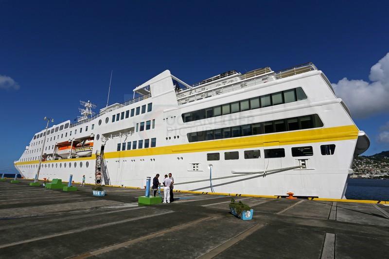 MS Hamburg in Kingstown St. Vincent 25.01.2015