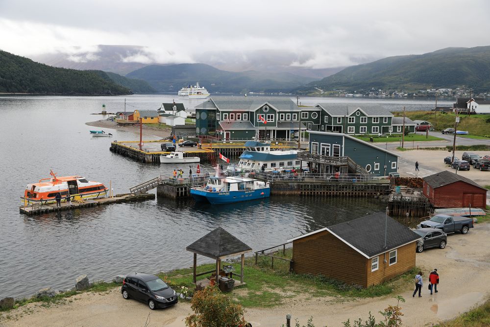 MS Hamburg vor Norris Point, Newfoundland MS Hamburg vor Norris Point, Newfoundland