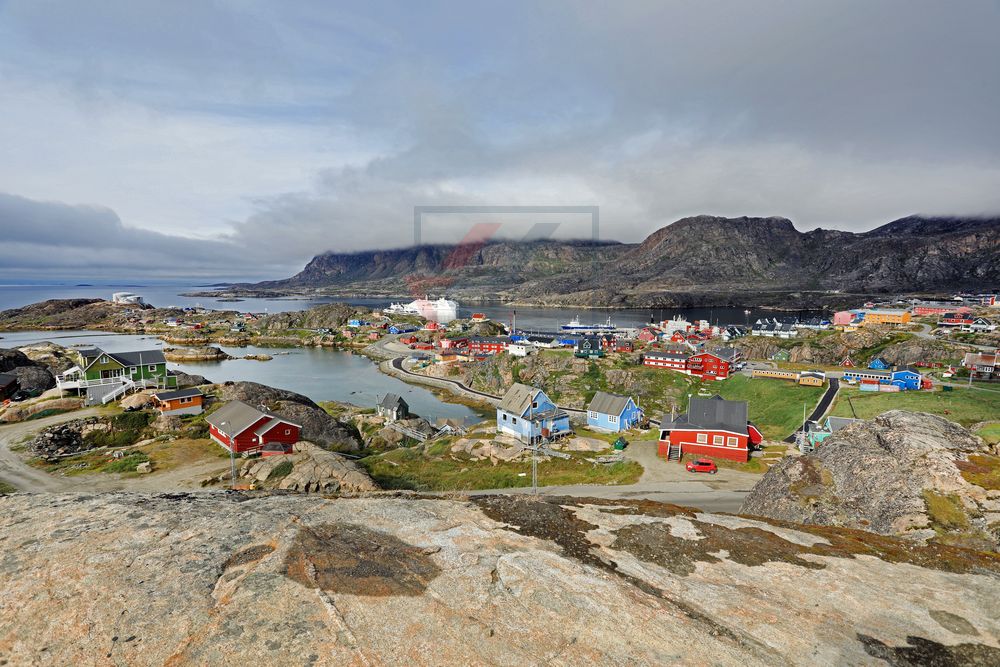 MS Hamburg vor Sisimiut, Grönland MS Hamburg vor Sisimiut, Grönland